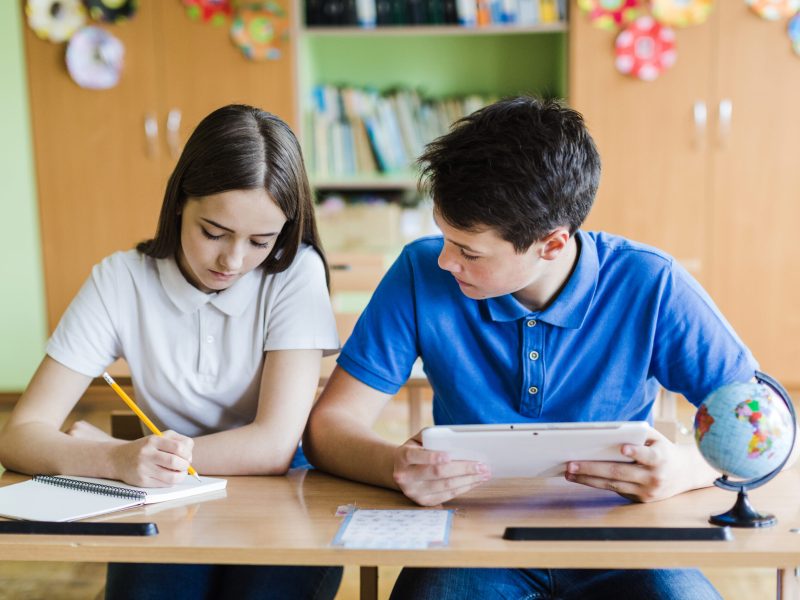focused-students-school focused-students-school